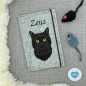Preview: Impfpasshülle Katze Designbeispiel hellgrau meliert für die schwarze Katze